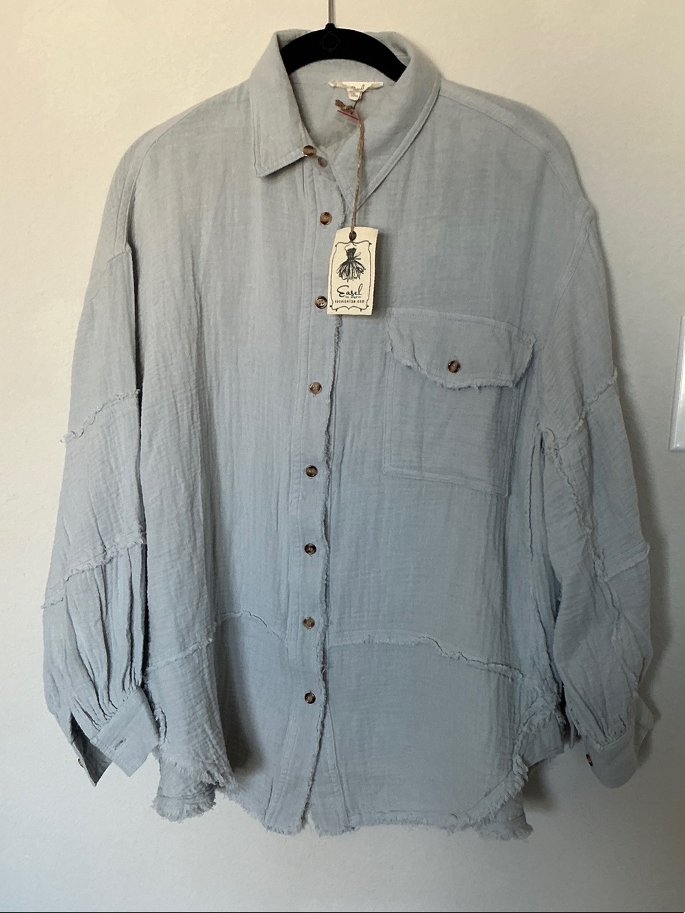 easel Women’s Pale Gray Lightweight Button-Up Shirt